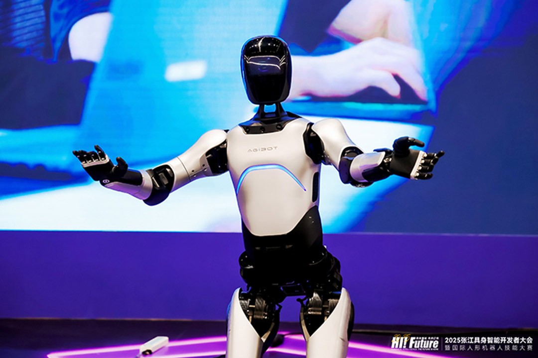 710公海寰宇远征A2成全球首个同时拥有中美欧认证的人形机器人